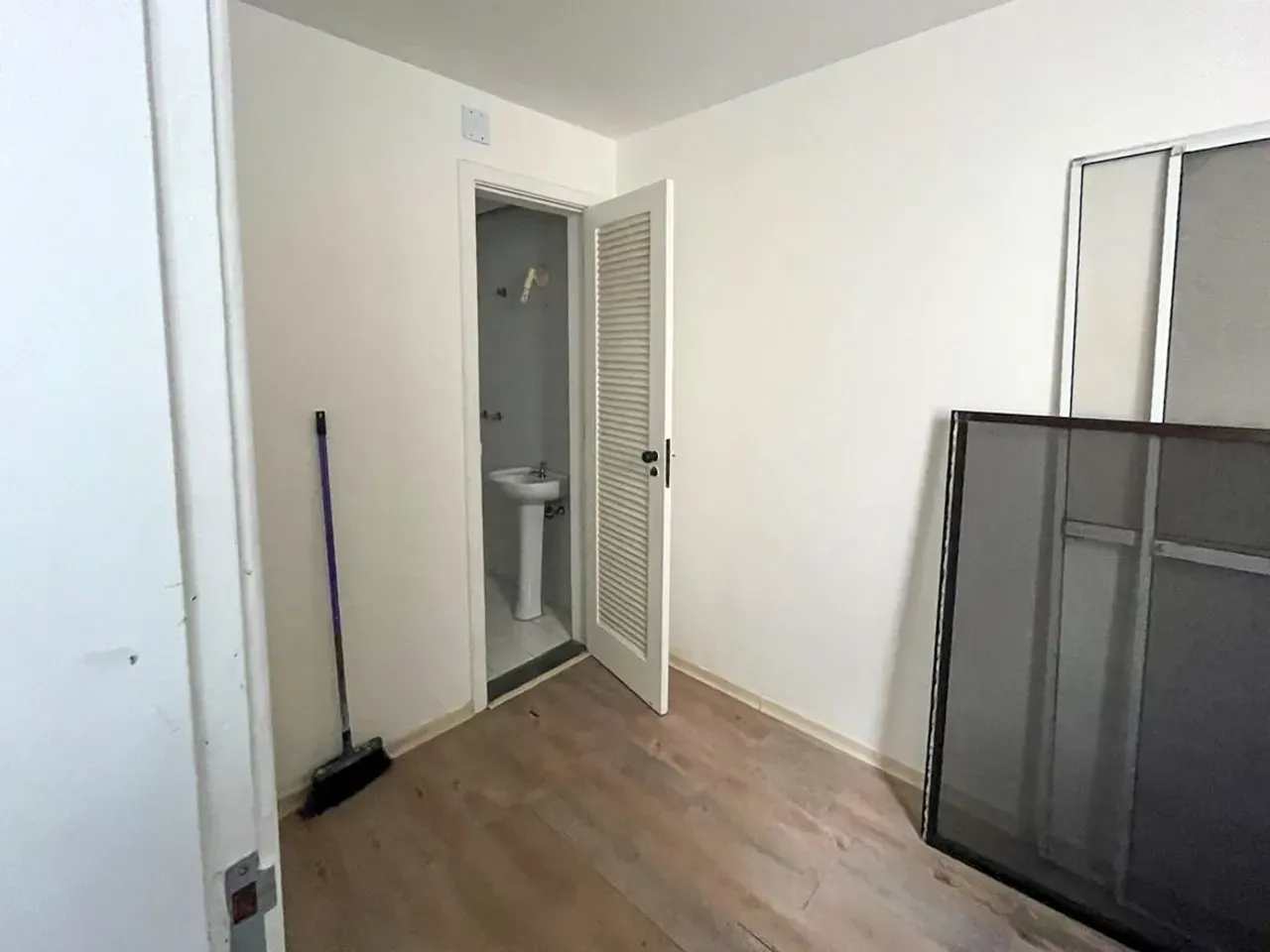 3-bedroom apartment with a washing machine — photo 18