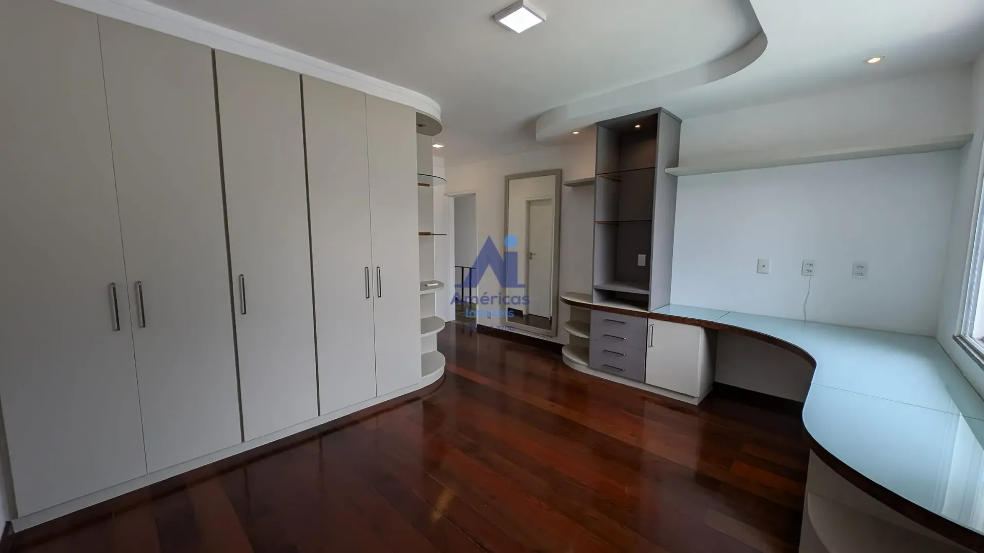 4-bedroom house with a grill on the balcony — photo 4