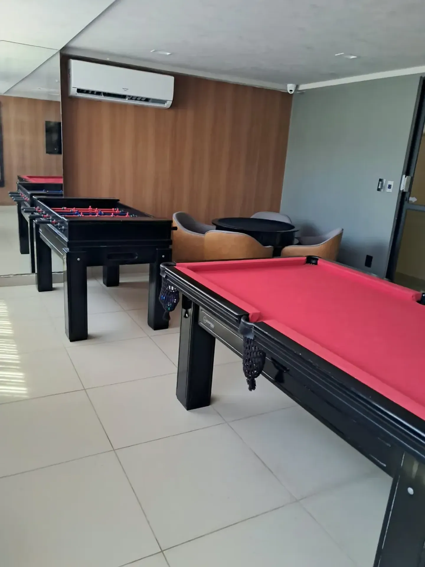 3-bedroom apartment in a building with a gym — photo 6