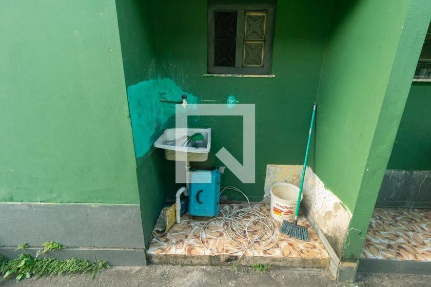 Casa con 2 dormitorios, 1 baño y zona de lavado — photo 13