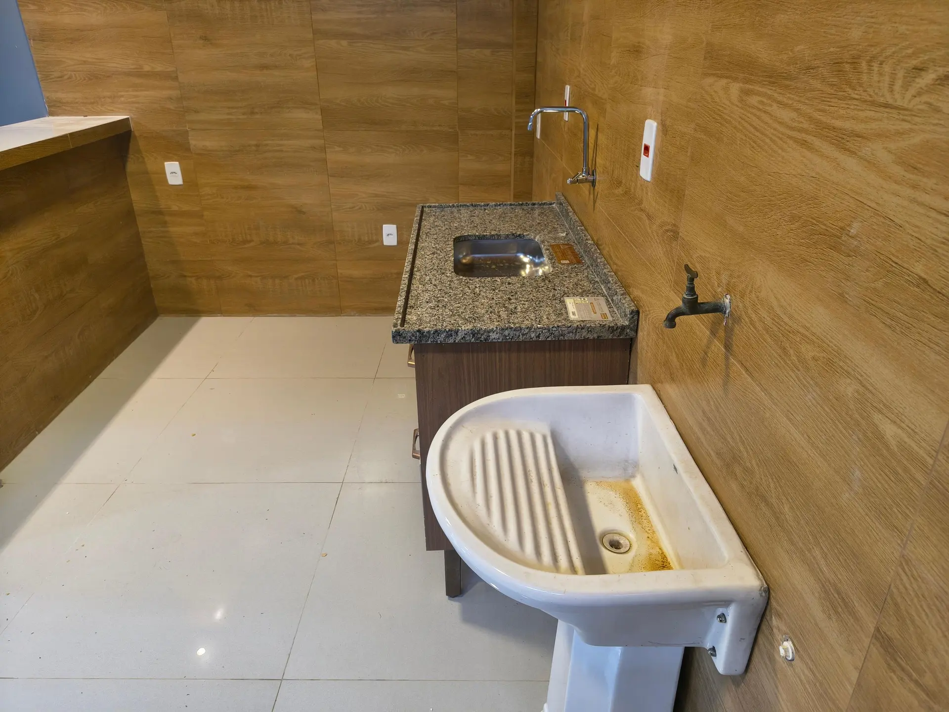 Apartamento com 2 quartos e varanda vista para as montanhas — photo 25