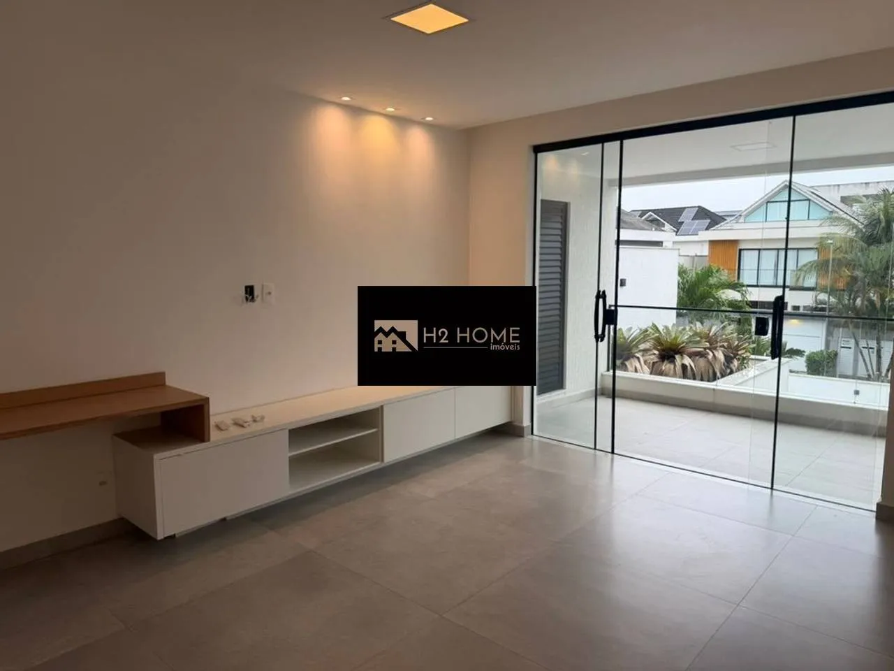 Garden in a 4-bedroom house, 290 m² — photo 18