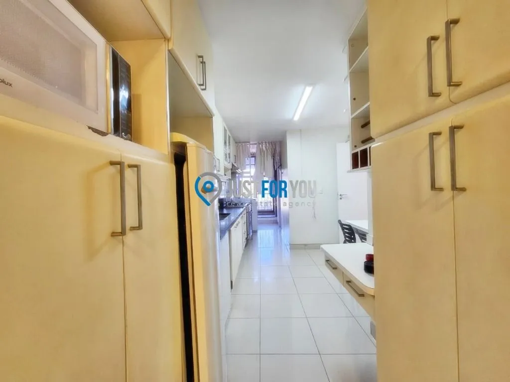 Furnished apartment with 4 bedrooms and 144 m² — photo 12