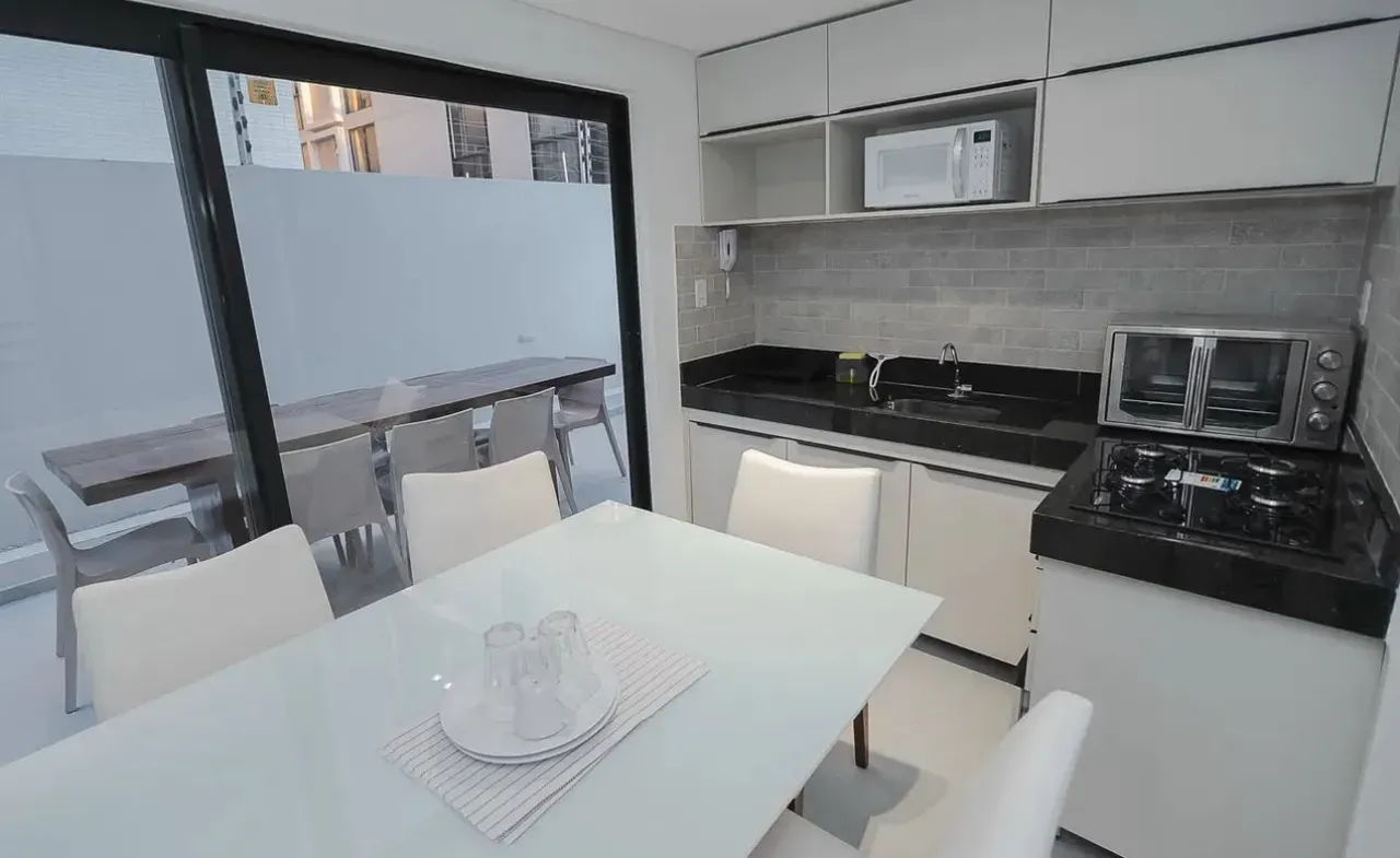 Apartamento mobiliado com 2 quartos e vaga