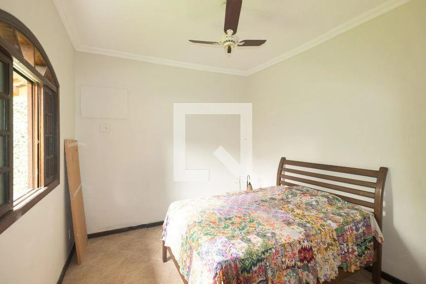 Walk-in closet in a 4-bedroom house, 250 m² — photo 6