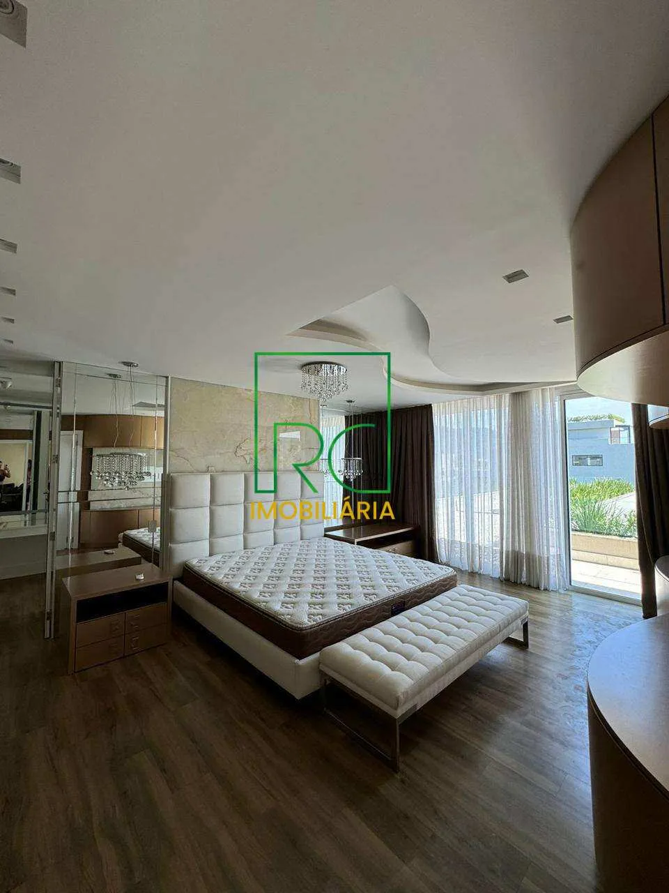 Furnished house with 5 bedrooms and an open-plan kitchen — photo 5
