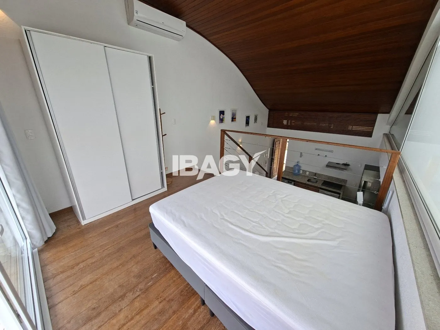 Furnished apartment, 50 m², with floor-to-ceiling windows — photo 4