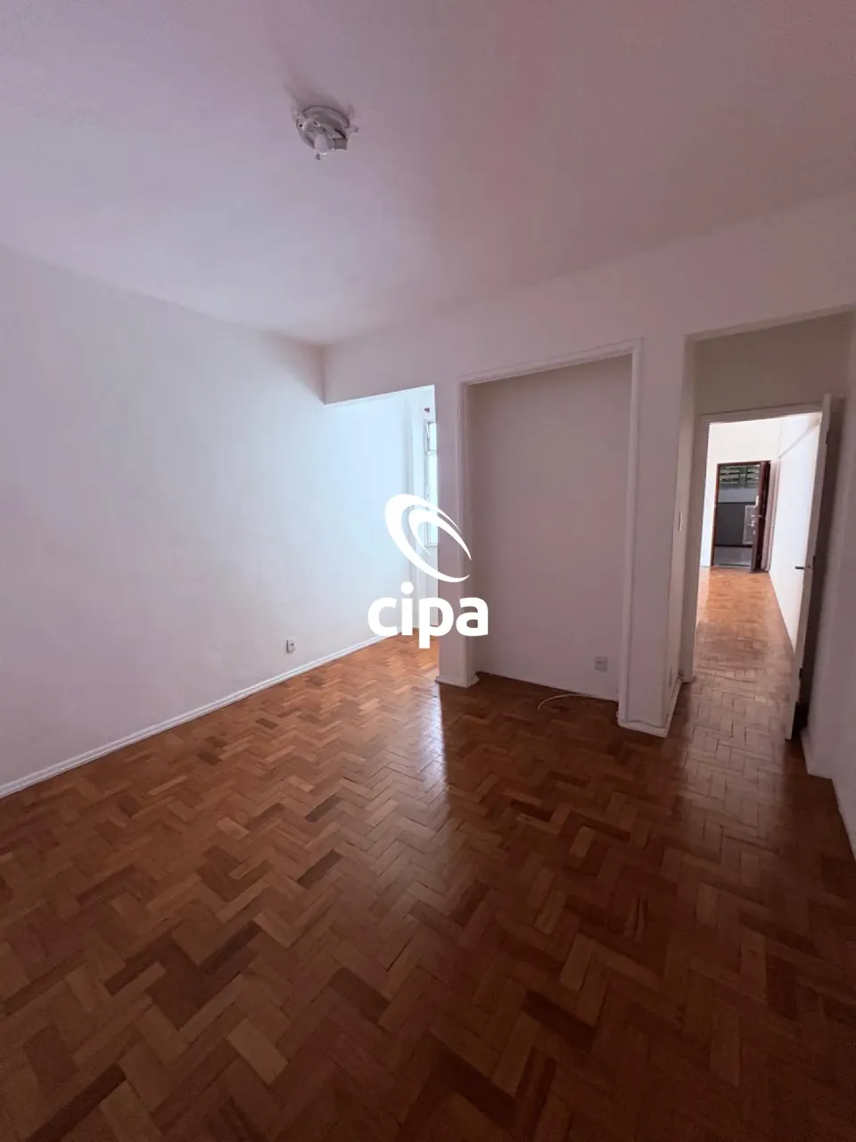 Unfurnished 1-bedroom apartment with a separate kitchen — photo 8