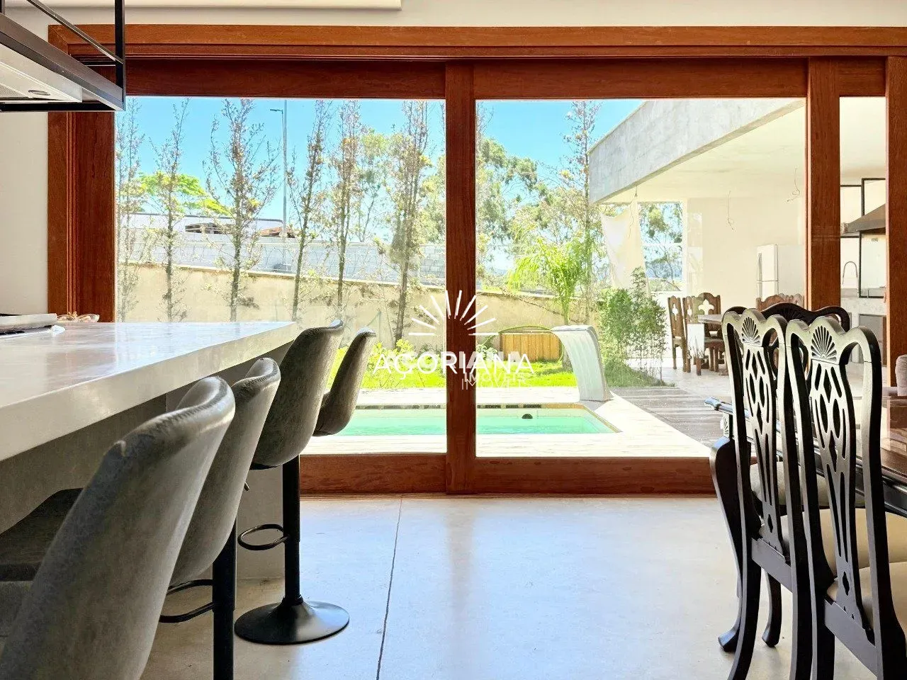 House with open-plan kitchen and 5 bedrooms over 558 m² — photo 3