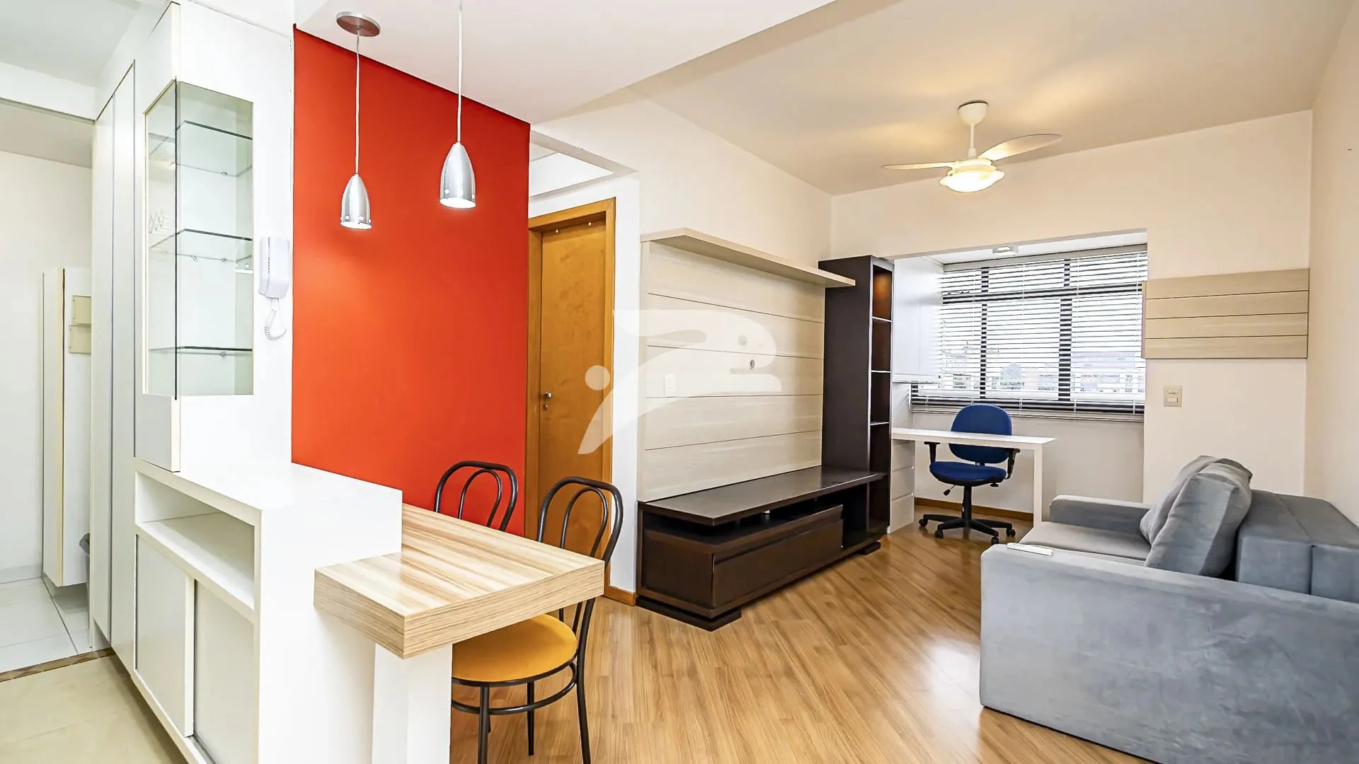 Furnished 1-bedroom apartment with covered parking