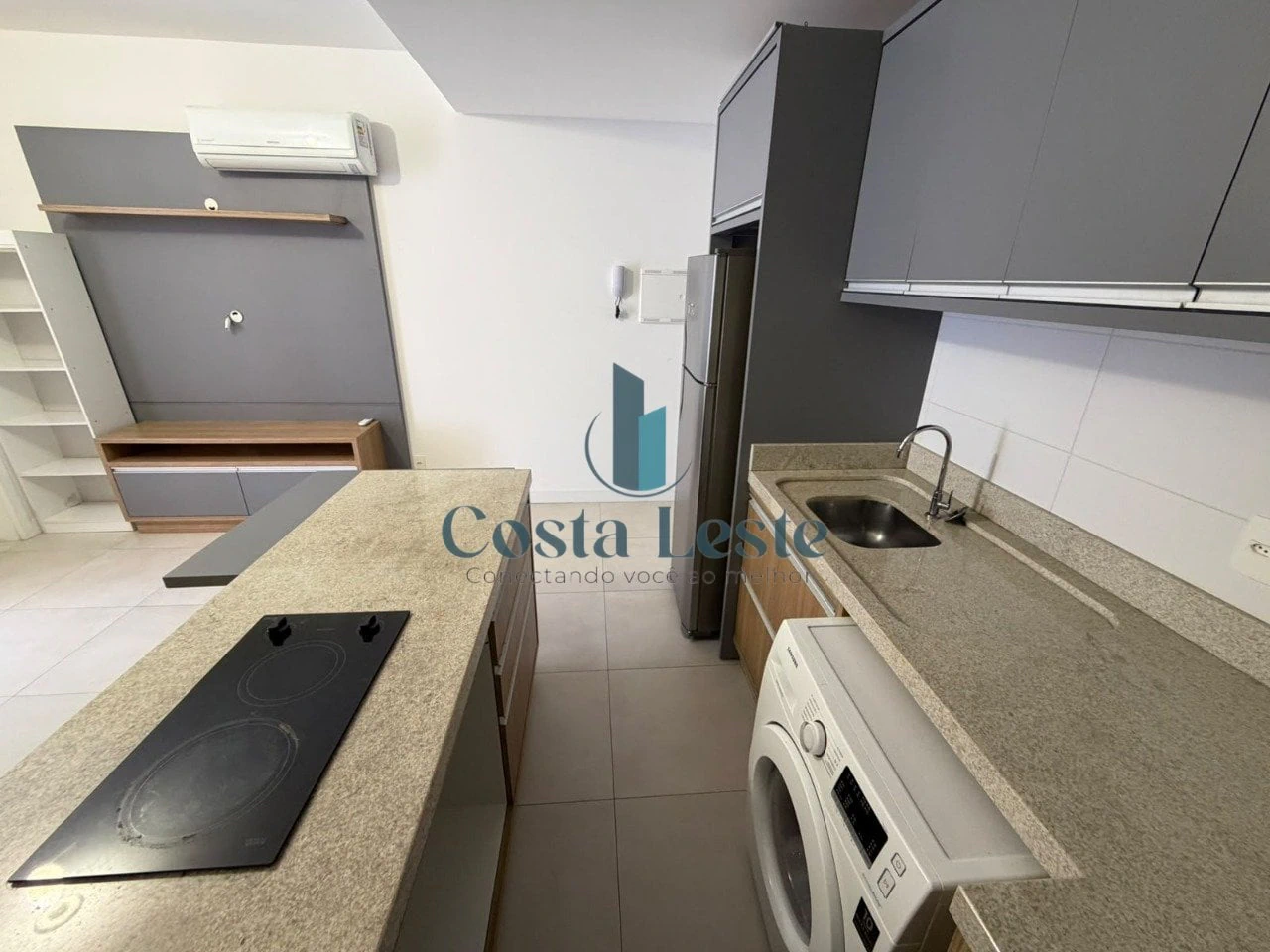 One-bedroom apartment with a washing machine — photo 4