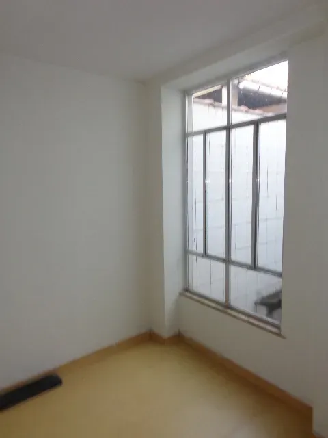 House with 3 bedrooms and 2 bathrooms, 3 parking spaces — photo 4