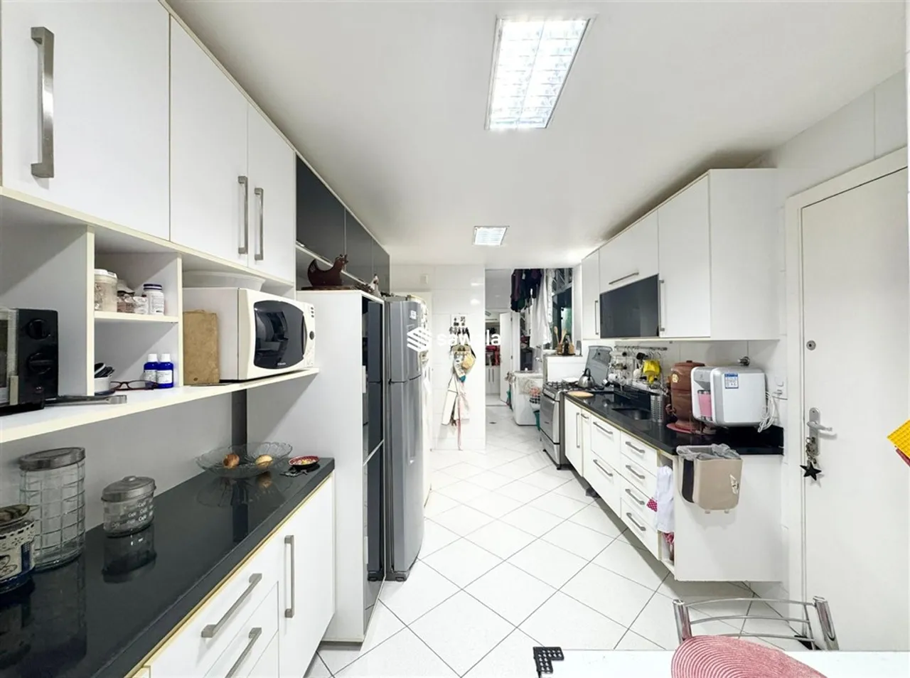 Furnished apartment with 3 bedrooms and 4 bathrooms — photo 2