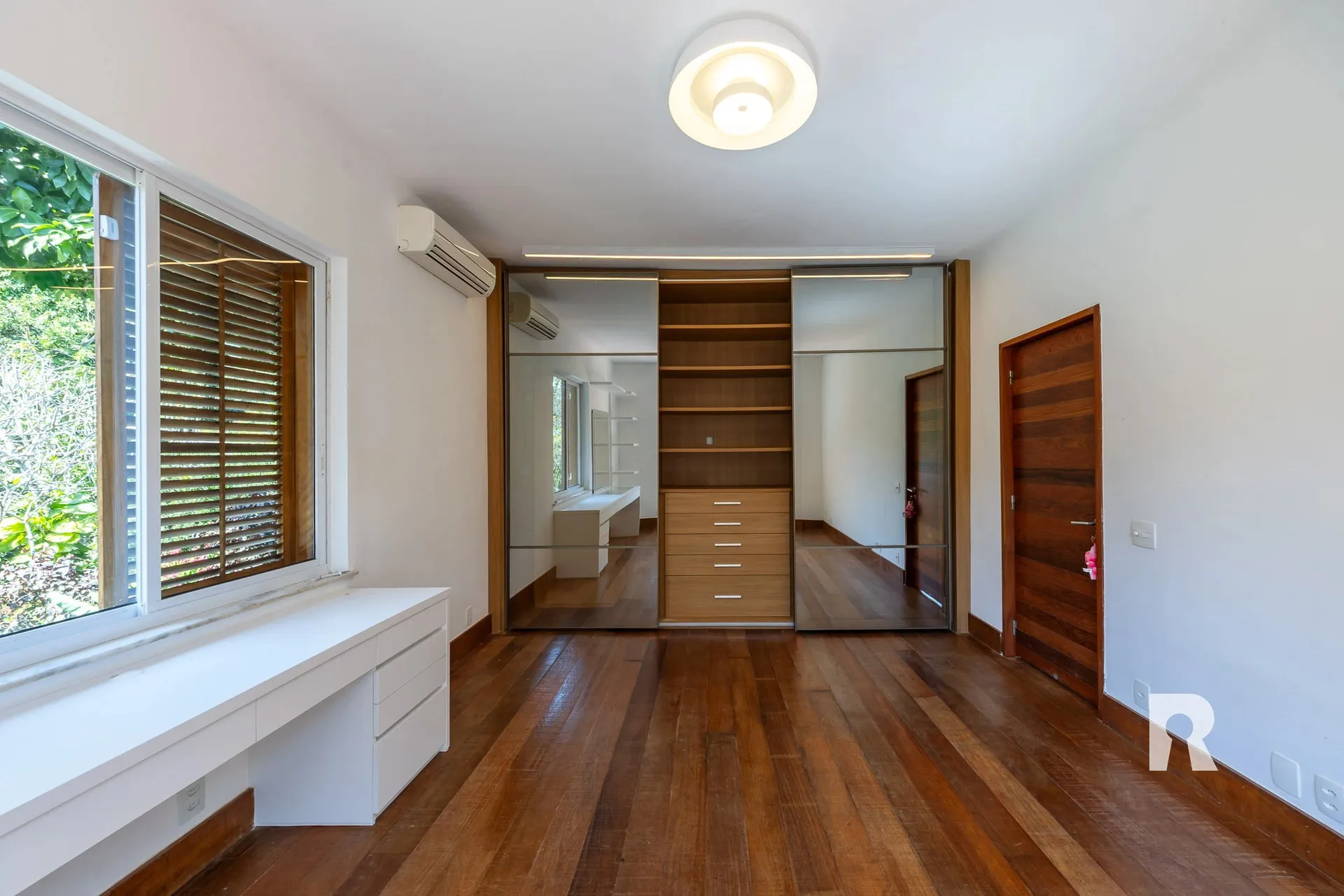 Furnished house with 5 bedrooms and 5 bathrooms — photo 23