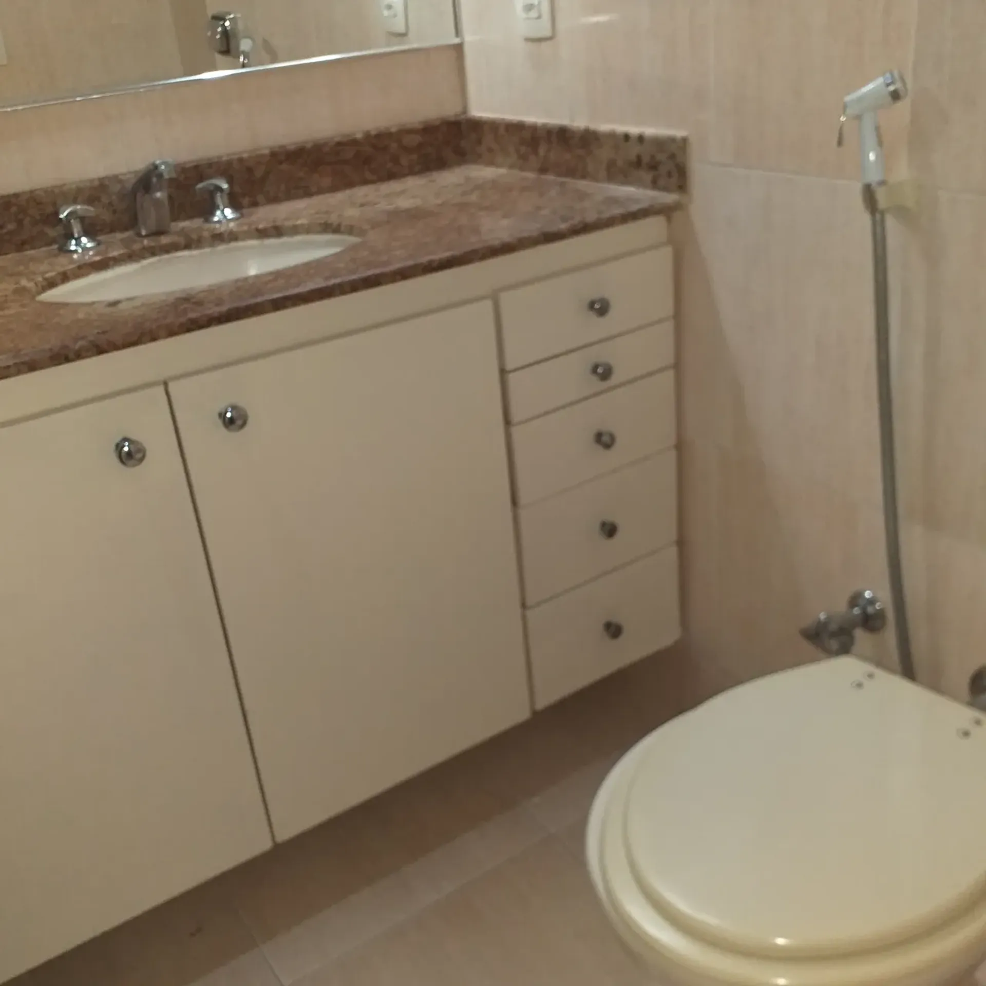 2-bedroom apartment with 3 bathrooms and glass shower — photo 15
