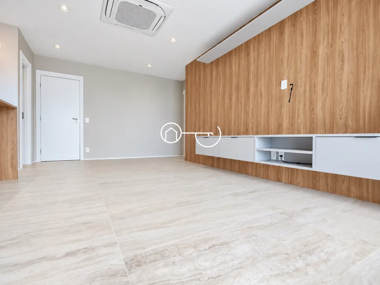 Furnished apartment, 120 m², with a jacuzzi — photo 31