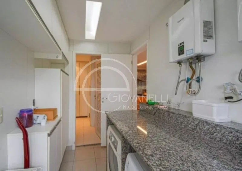 Furnished apartment with 4 en-suite bedrooms — photo 18