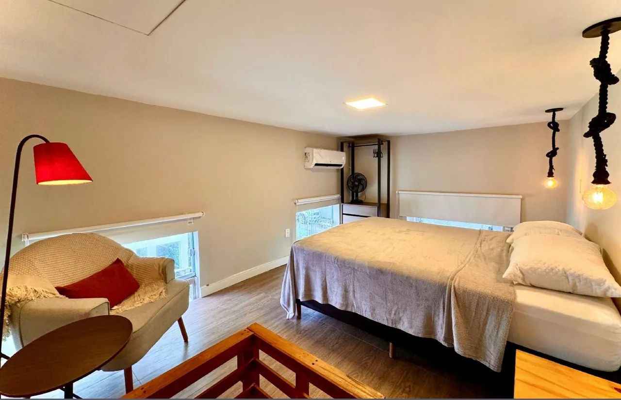 Furnished apartment, 25 m², with wood or laminate floors — photo 3