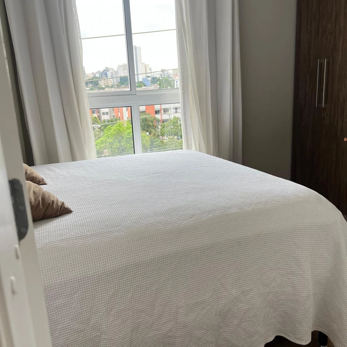 One-bedroom apartment with a park view in Curitiba — photo 9