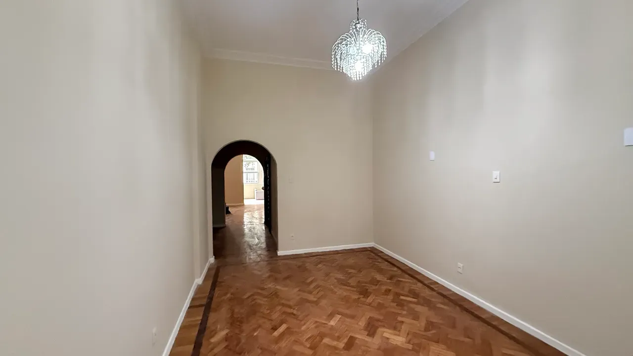 4-bedroom apartment, 1 with its own bathroom, 240 m² — photo 33