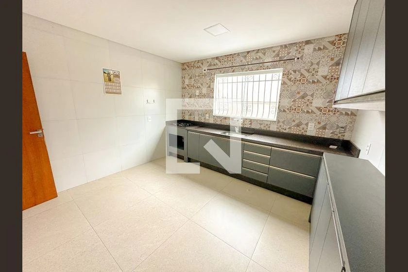 4-bedroom house, 3 with their own bathrooms, 194 m² — photo 32