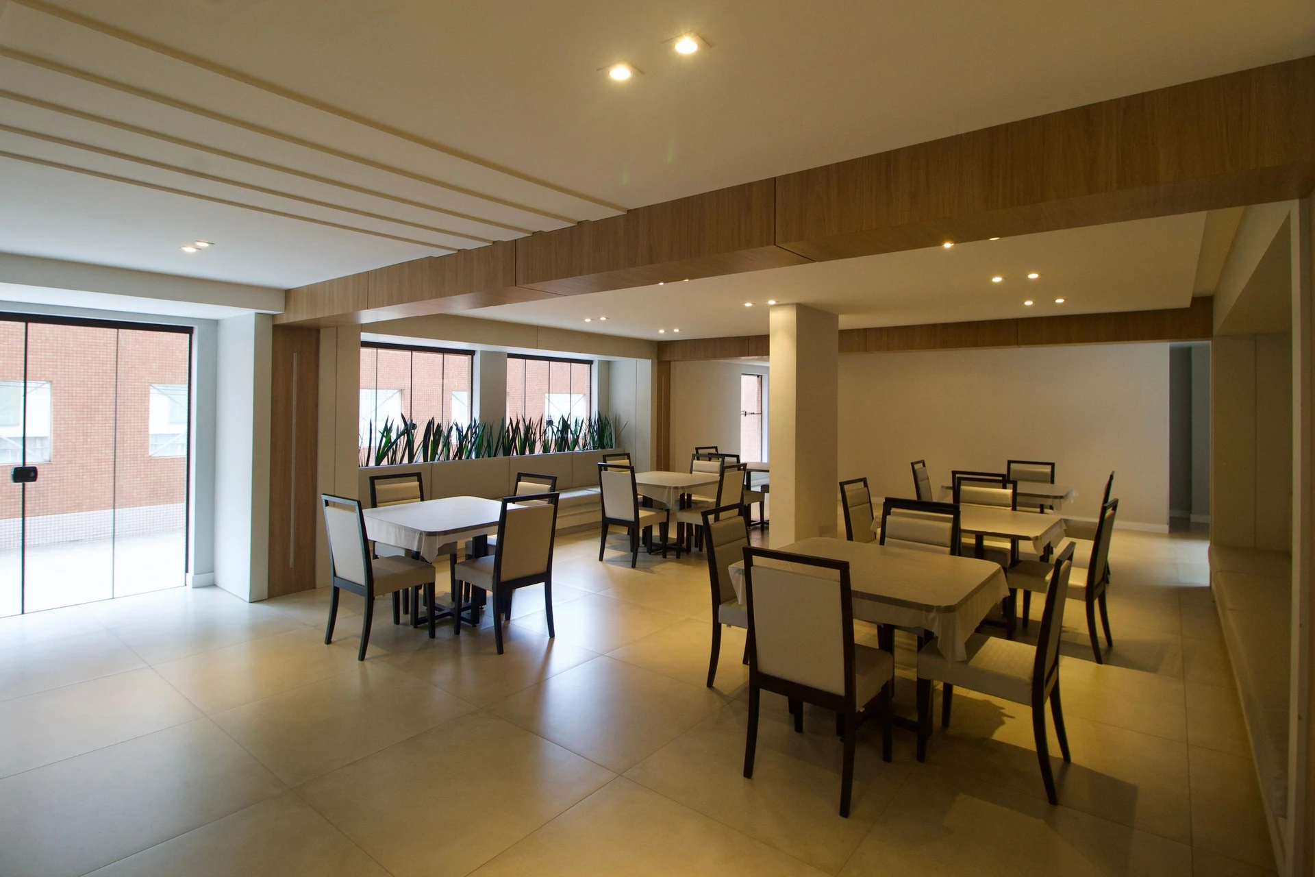 Furnished 1-bedroom apartment with a balcony — photo 21