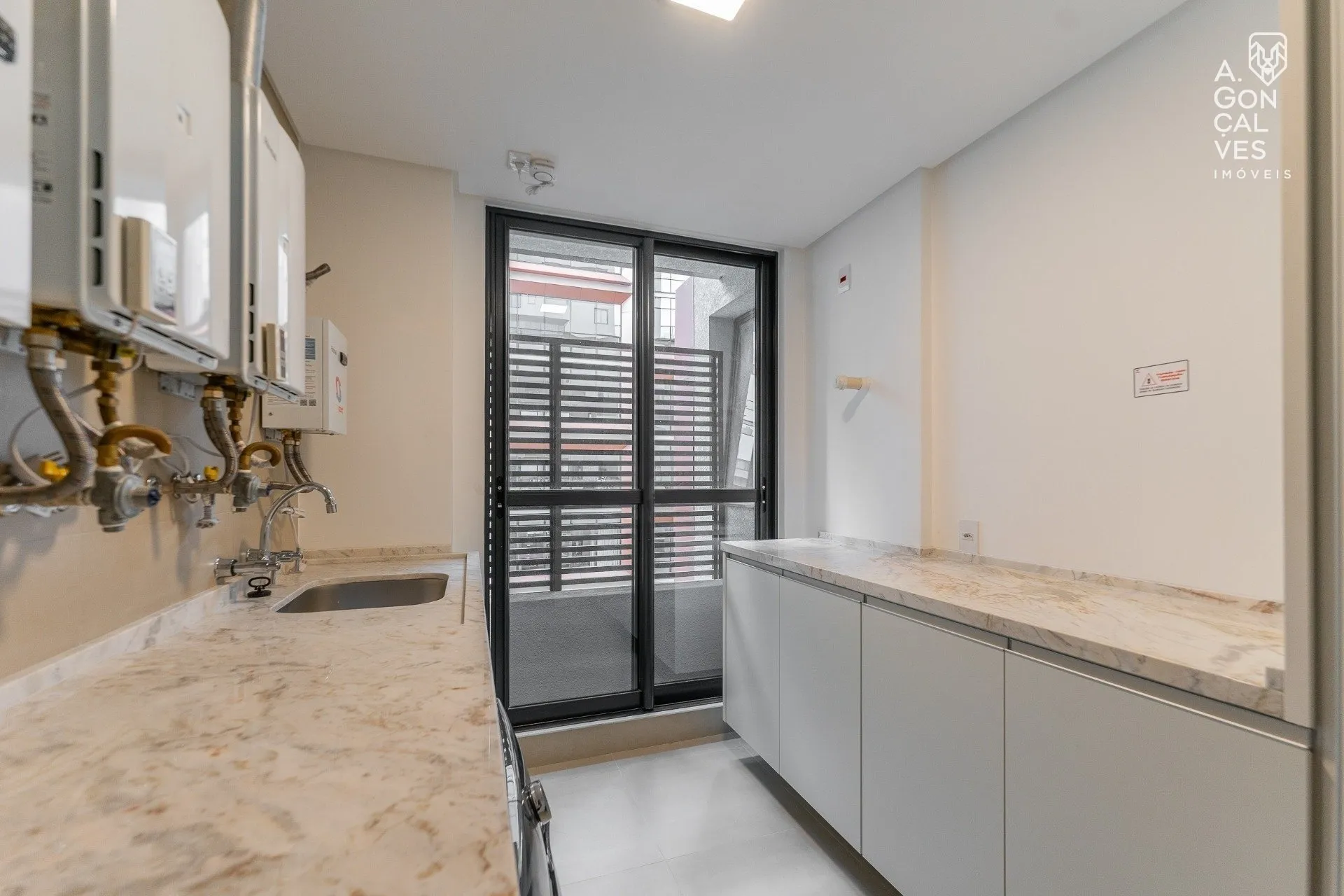 Furnished 223 m² apartment with 3 en-suites and 3 parking spots — photo 20