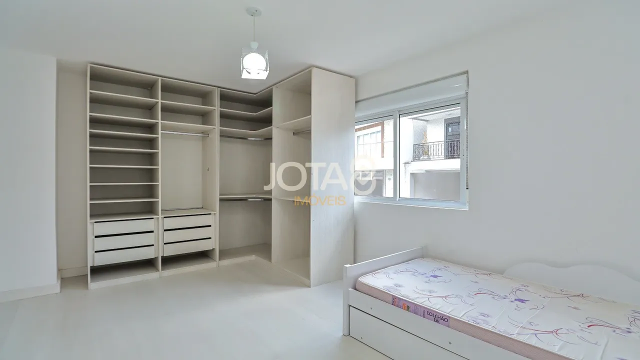 House with 3 bedrooms and an open-plan kitchen — photo 18