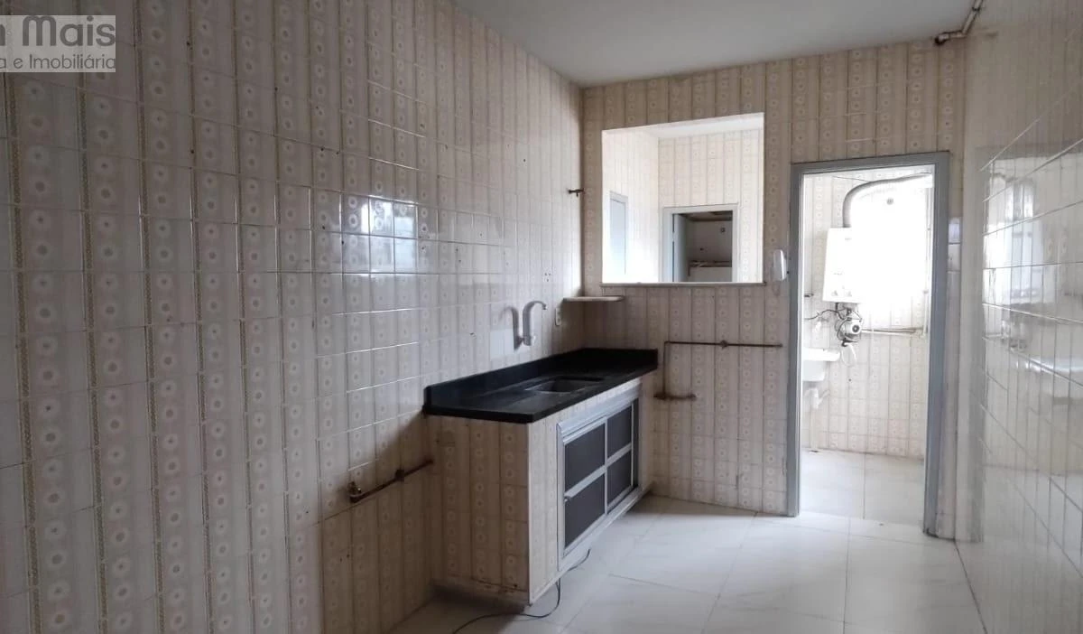 1-bedroom apartment with a closed kitchen and cabinetry — photo 2