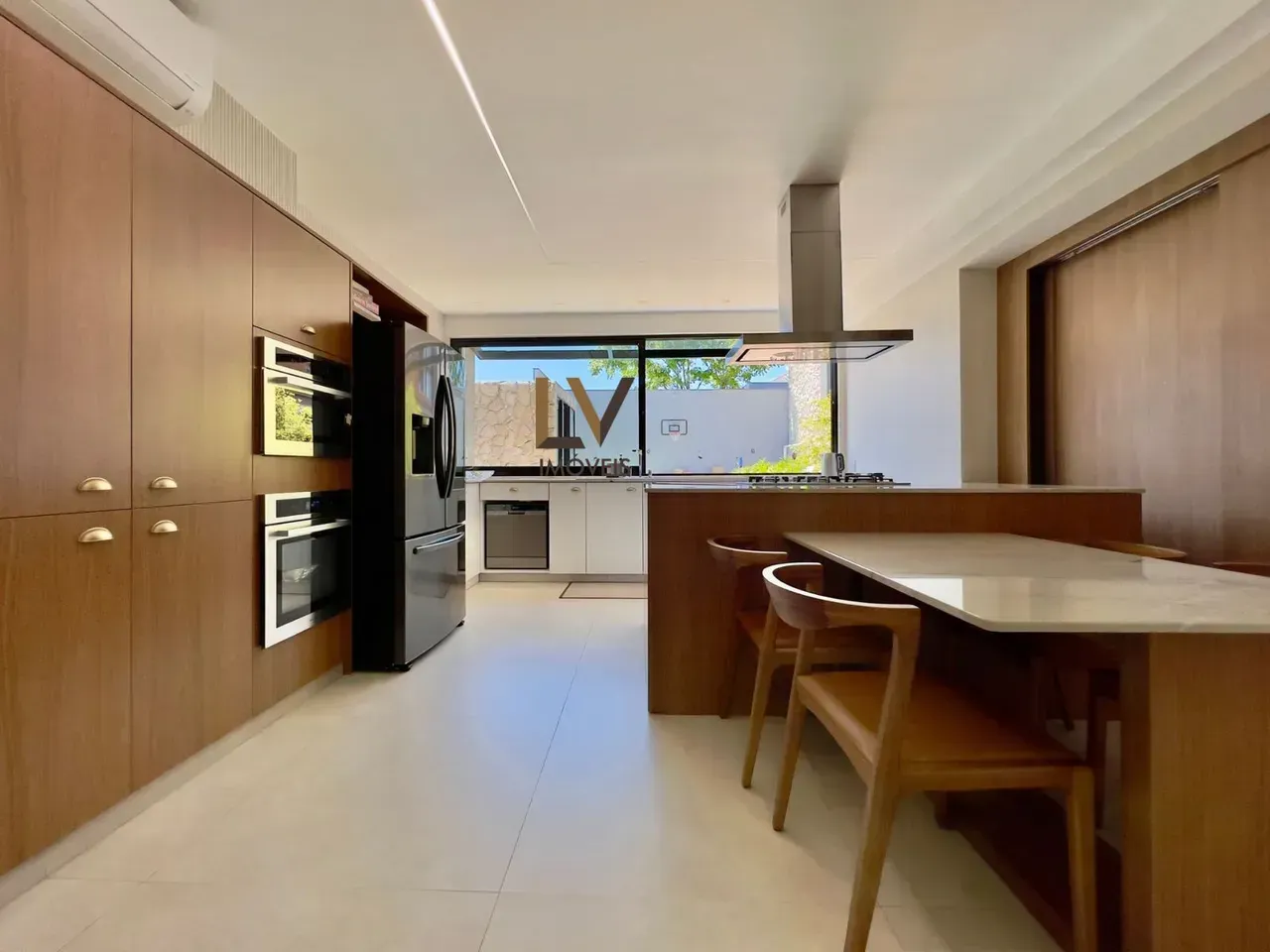 Furnished house with 800 m², 5 bedrooms and open-plan kitchen — photo 21