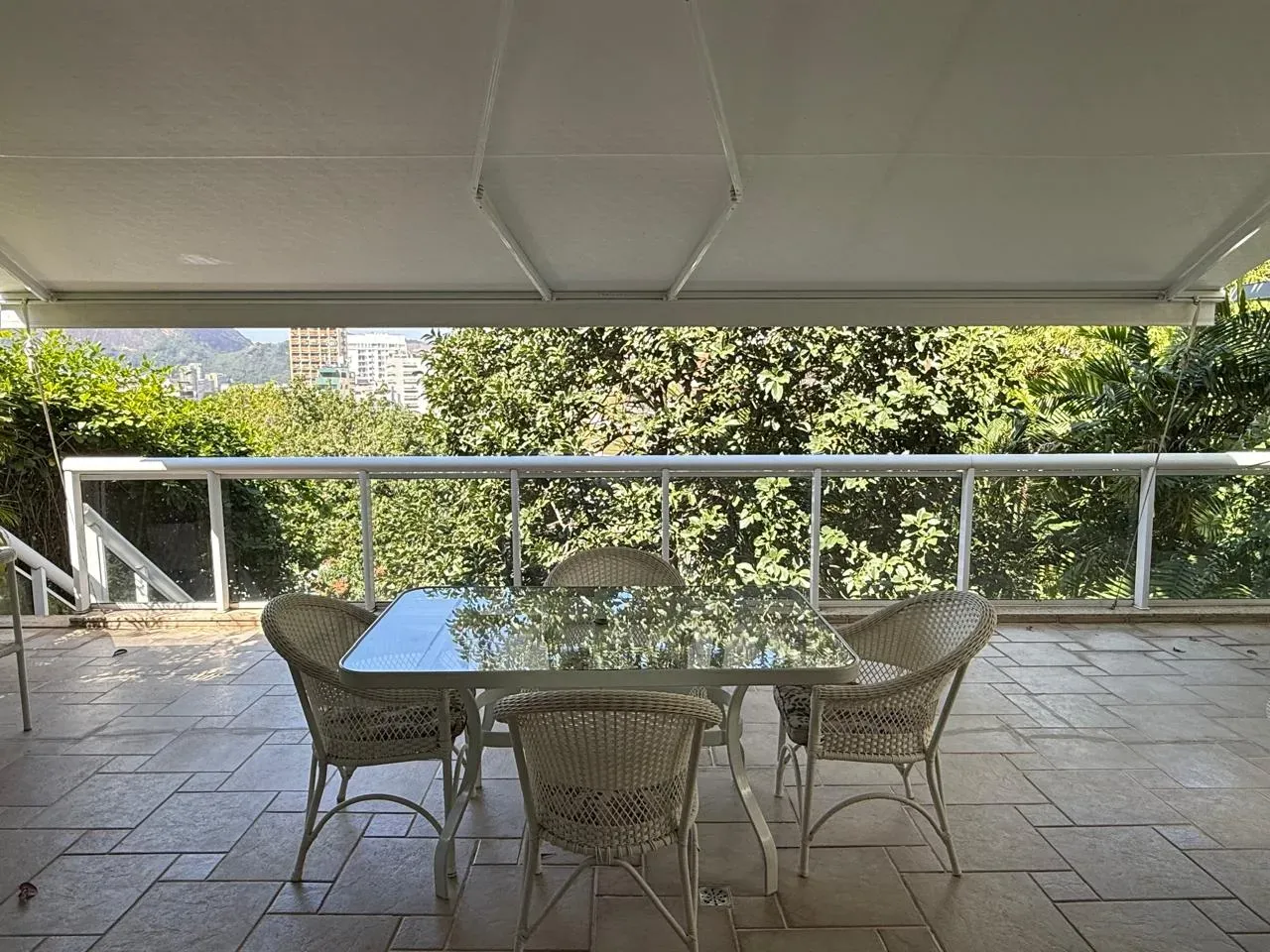 Furnished 470 m² house with 4 en-suite bedrooms and pool — photo 21