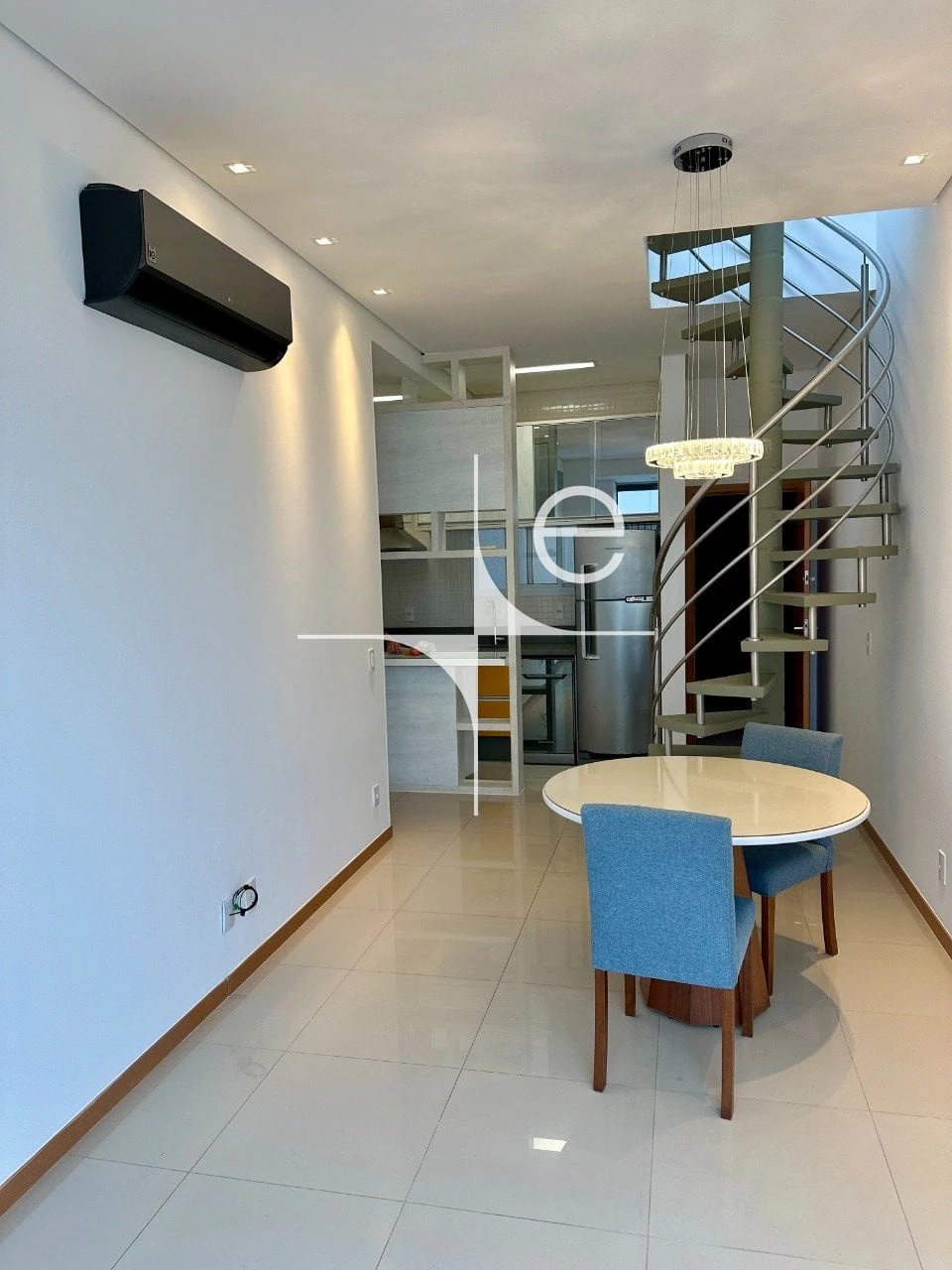 Walk-in closet in a 2-bedroom apartment, 98 m² — photo 15