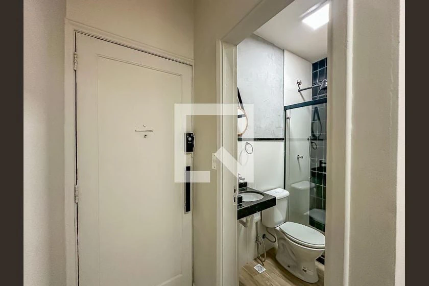 32 m² 1-bedroom apartment with a compact kitchenette — photo 17