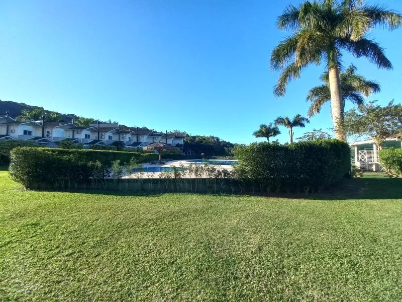 2-bedroom apartment with a water view — photo 15