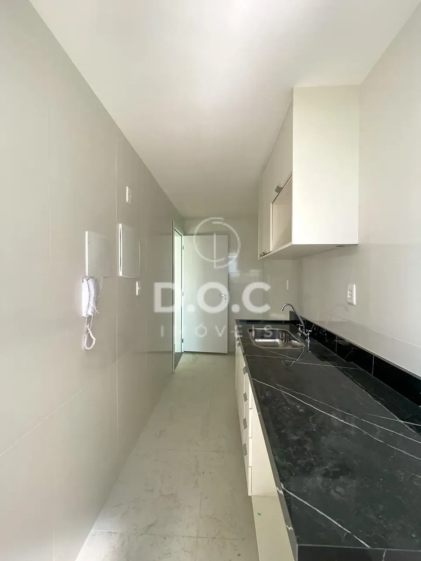 Balcony with a grill in a 2-bedroom apartment, 70 m² — photo 26