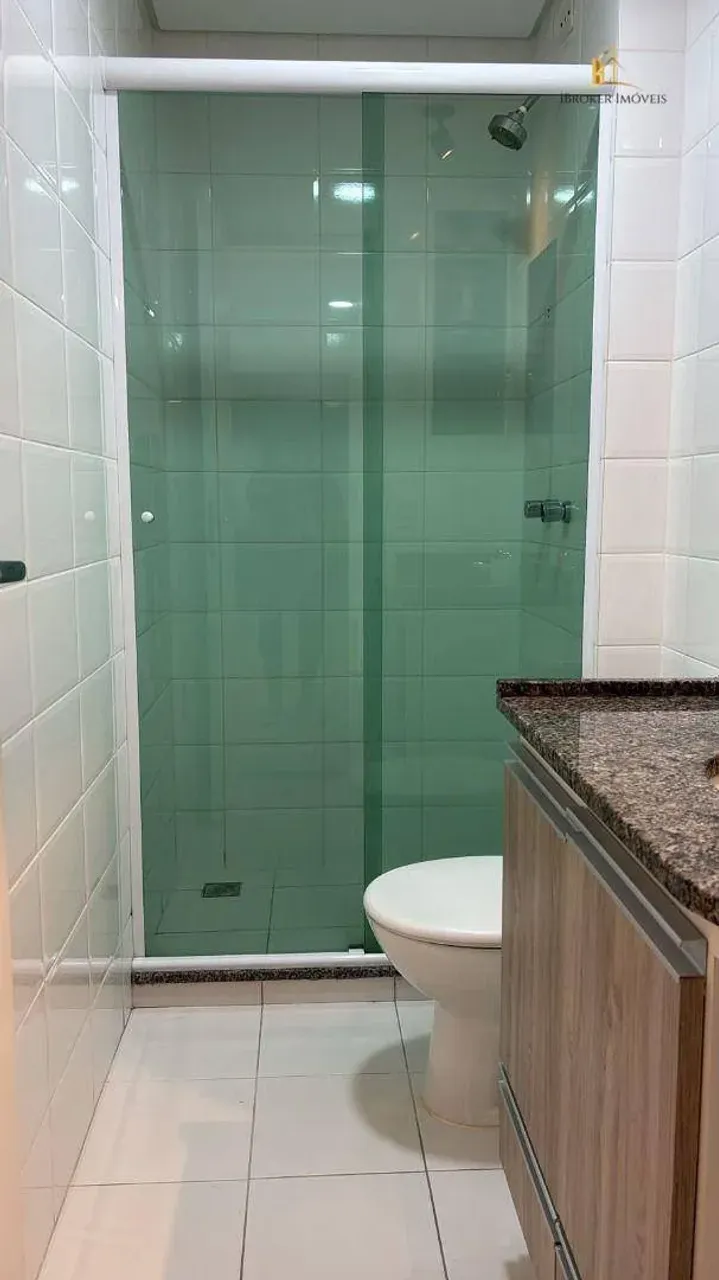 2-bedroom apartment with a closed kitchen and stove — photo 3