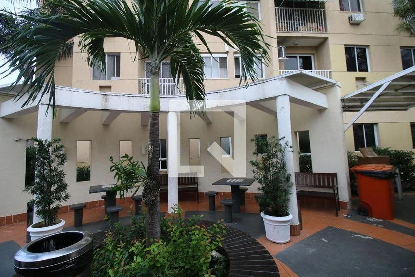 2-bedroom apartment in a building with a pool — photo 39