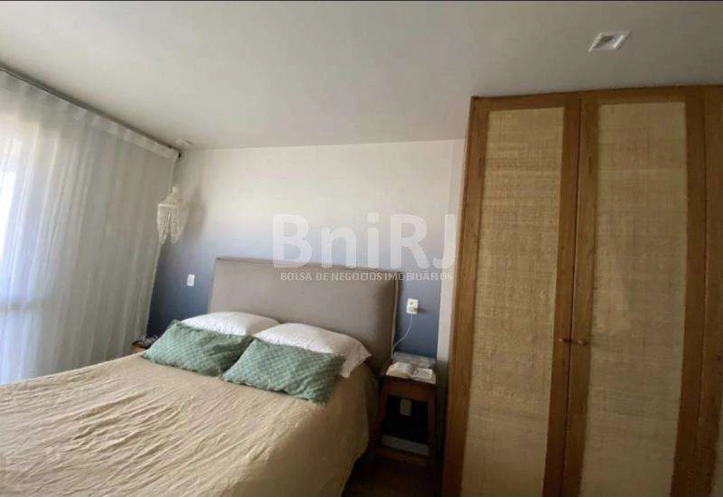 2-bedroom apartment with enclosed glass balcony