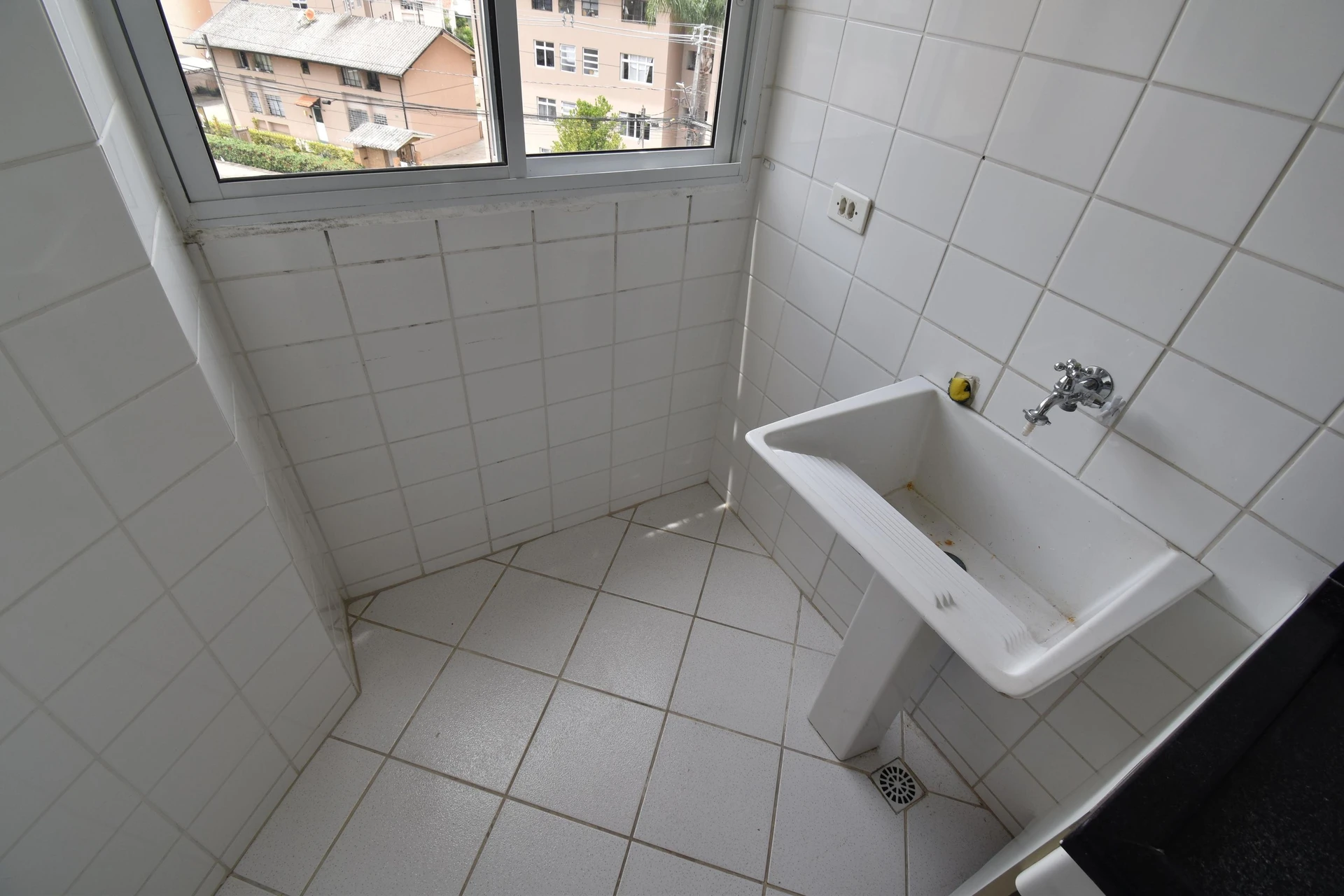 Wood or laminate floors in a 3-bedroom apartment, 53 m² — photo 19