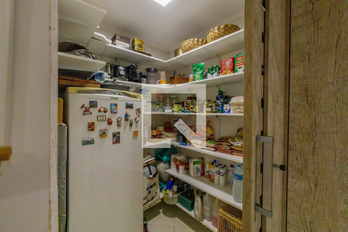 4-bedroom house with a walk-in closet in Rio de Janeiro — photo 55