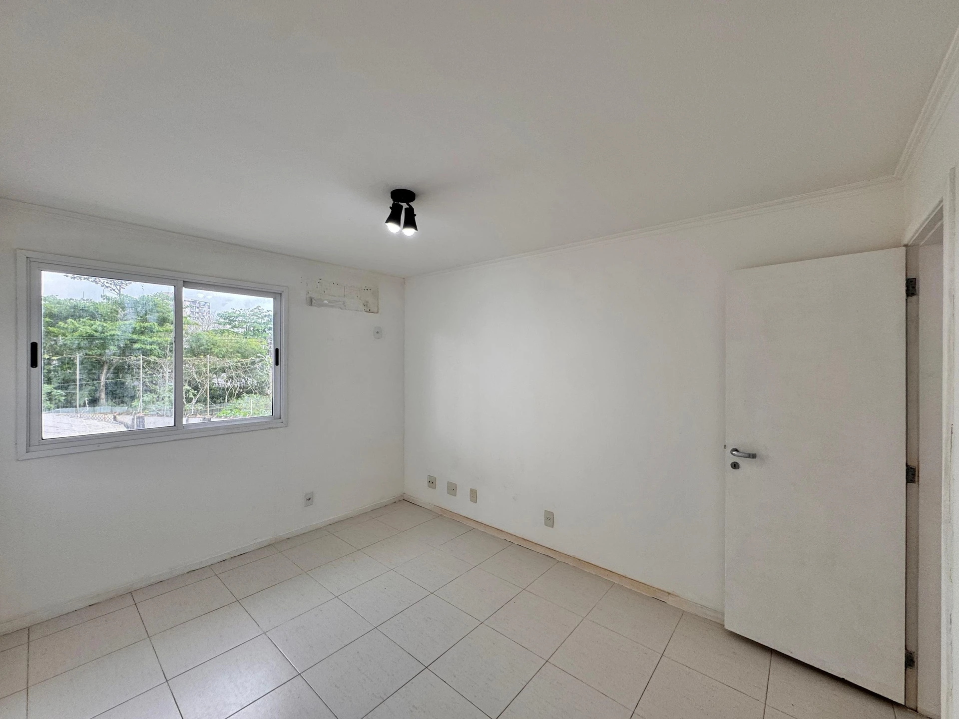 4-bedroom apartment with balcony and private BBQ grill — photo 56