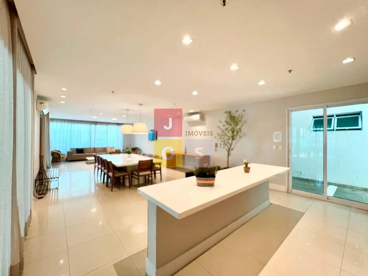 Furnished 4-bedroom suite apartment with 156 m² — photo 55