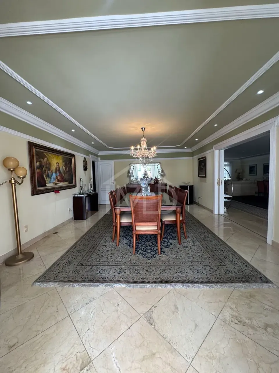 House with 5 bedrooms and 5 baths with tile floors — photo 20