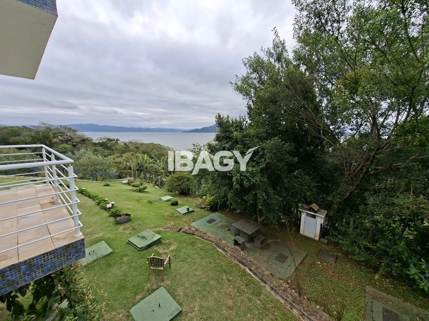 Furnished apartment, 50 m², with floor-to-ceiling windows — photo 29