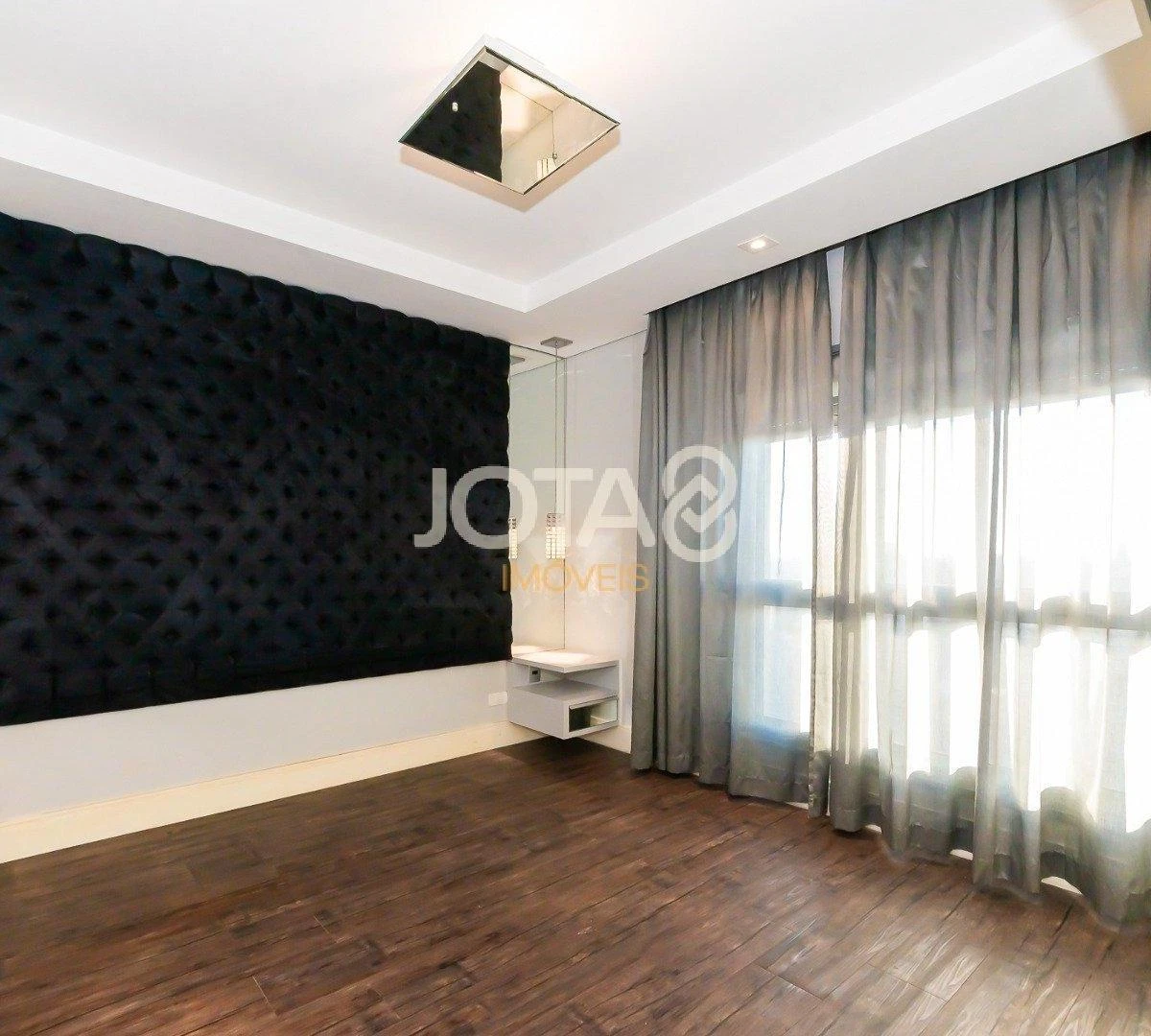 Apartment with 3 en-suite bedrooms and enclosed balcony — photo 17