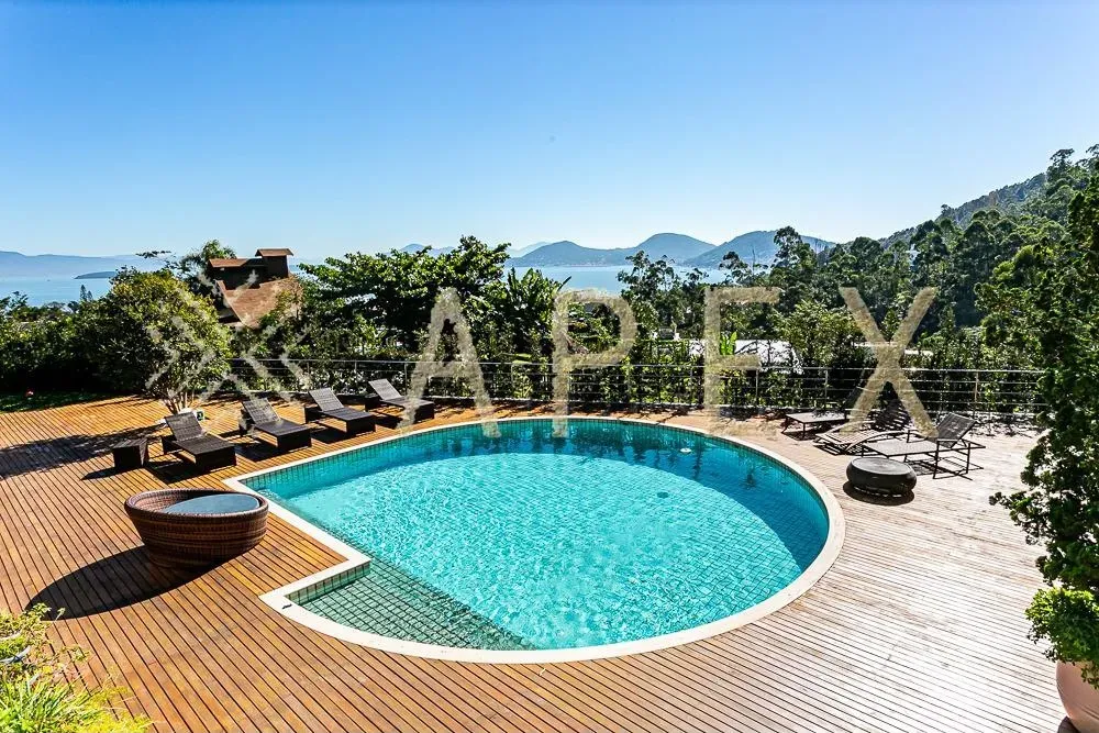6 en-suite bedrooms, 9 bathrooms, 1600 m² and BBQ — photo 40