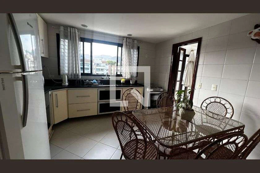 Furnished 203 m² apartment with 2 bedrooms and 2 parking — photo 21