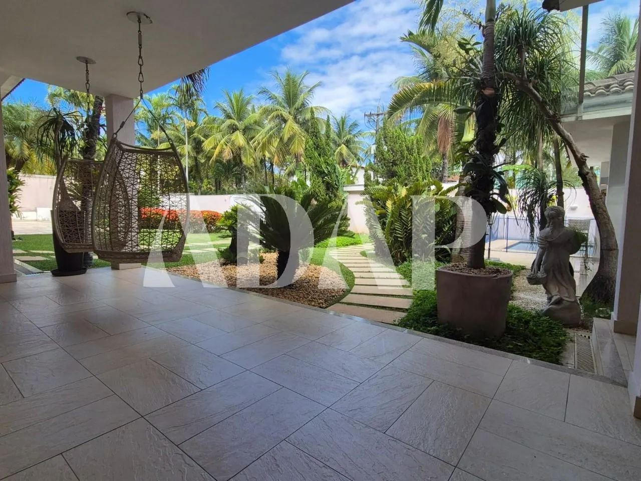 1253 m² house with 7 bedrooms and a private garden — photo 26