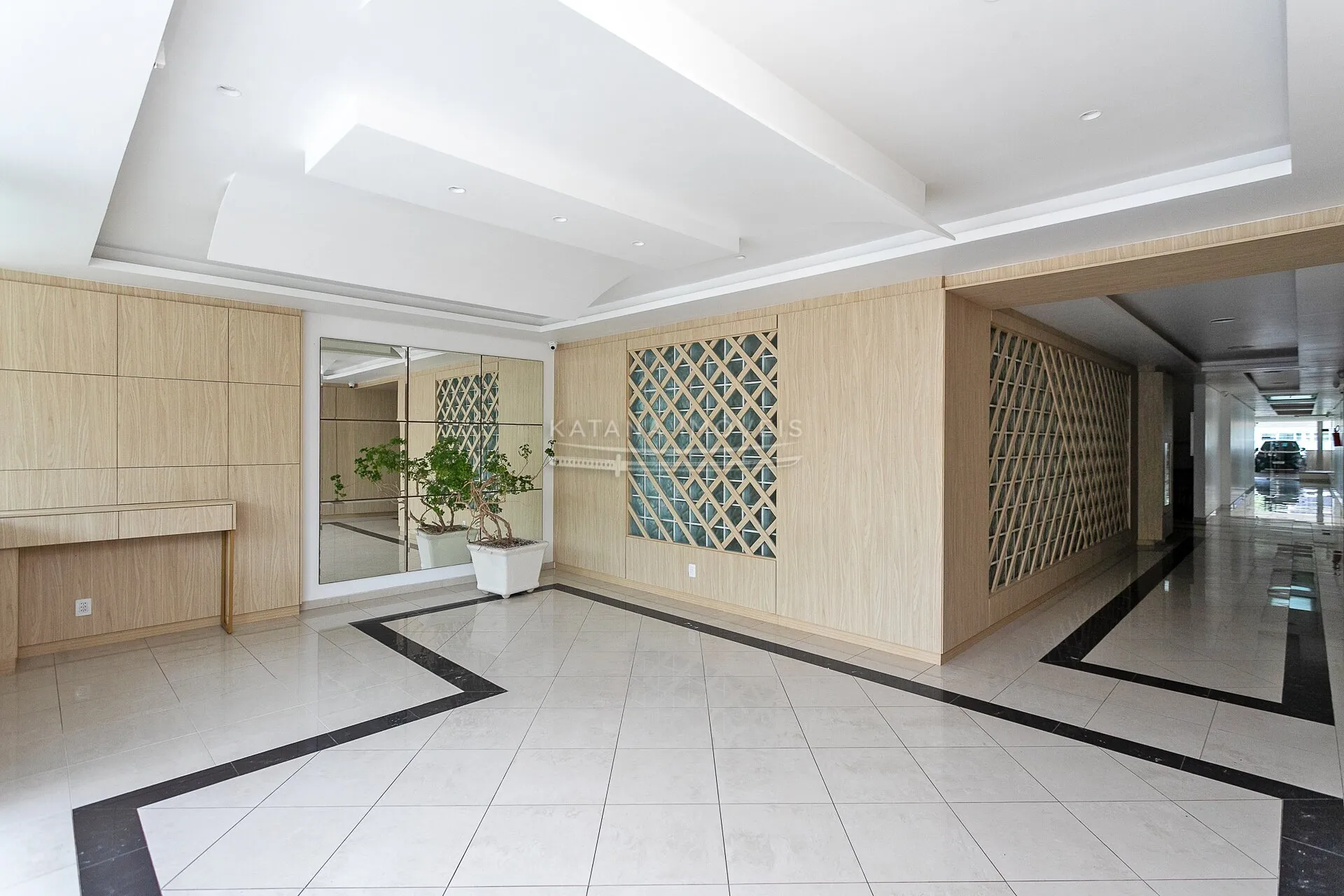 4-bedroom apartment with a bathtub in Florianópolis — photo 9
