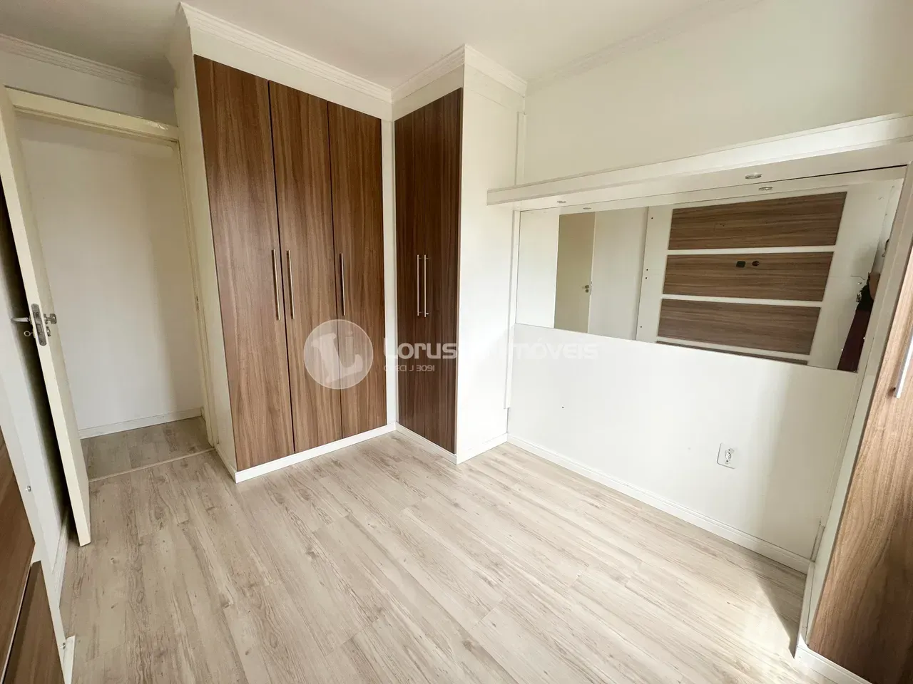 3-bedroom apartment with wood or laminate floors in Curitiba — photo 7